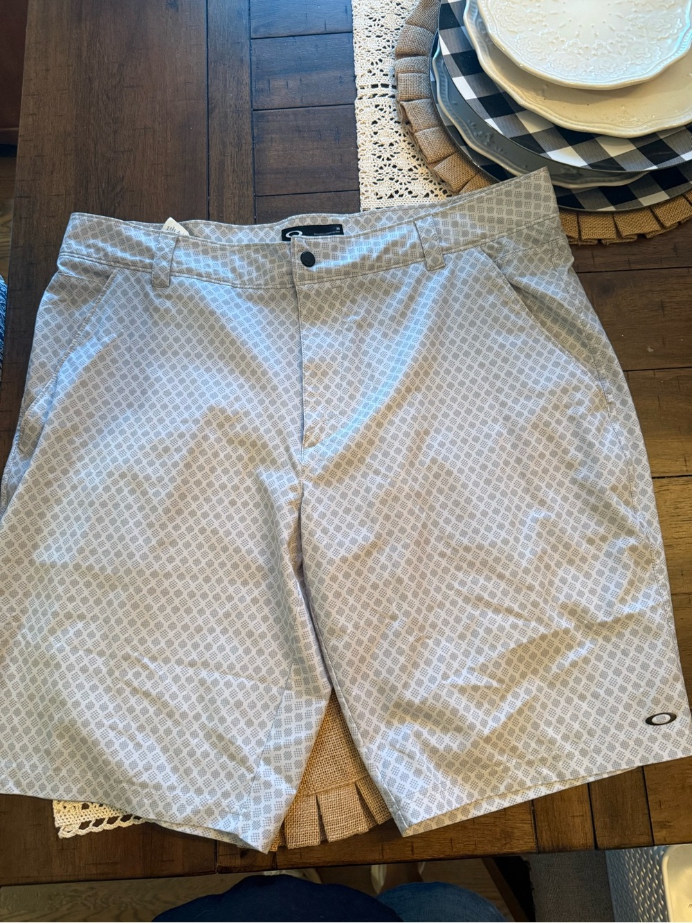 Oakley Men's Light Gray Geometric Performance Shorts